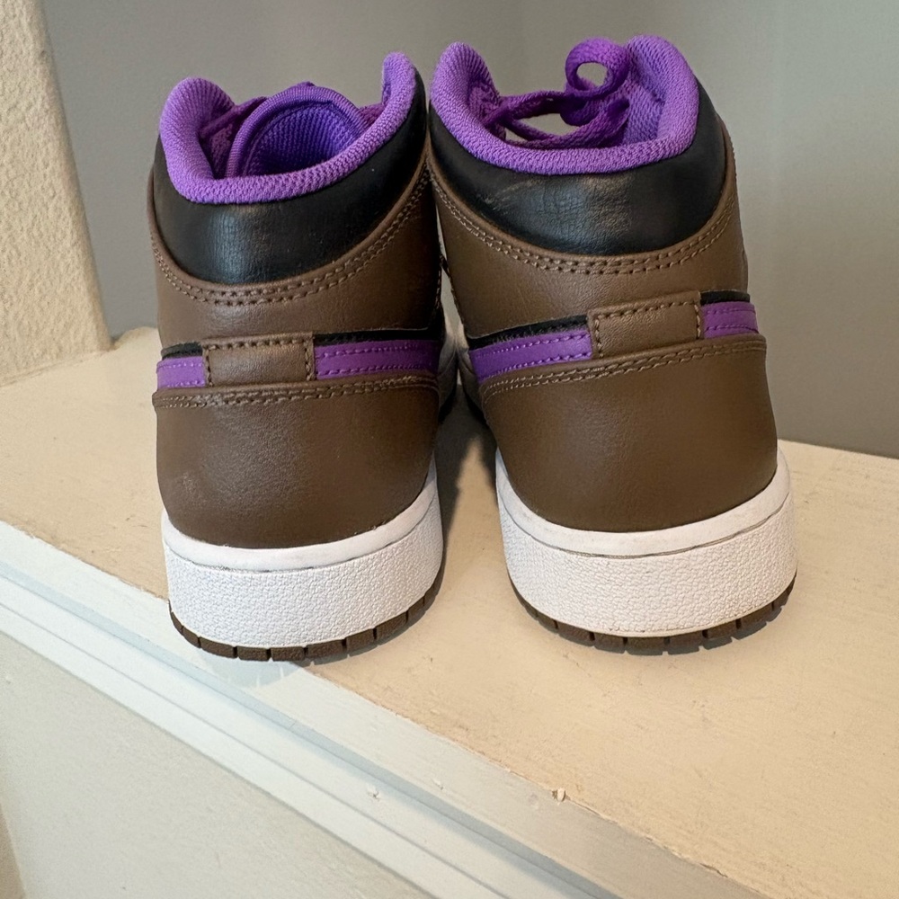 Nike Air Jordan 1 Mid GS Mocha Brown Purple DQ8423-215 Youth Size 6Y Women’s 7.5 - Picture 8 of 9